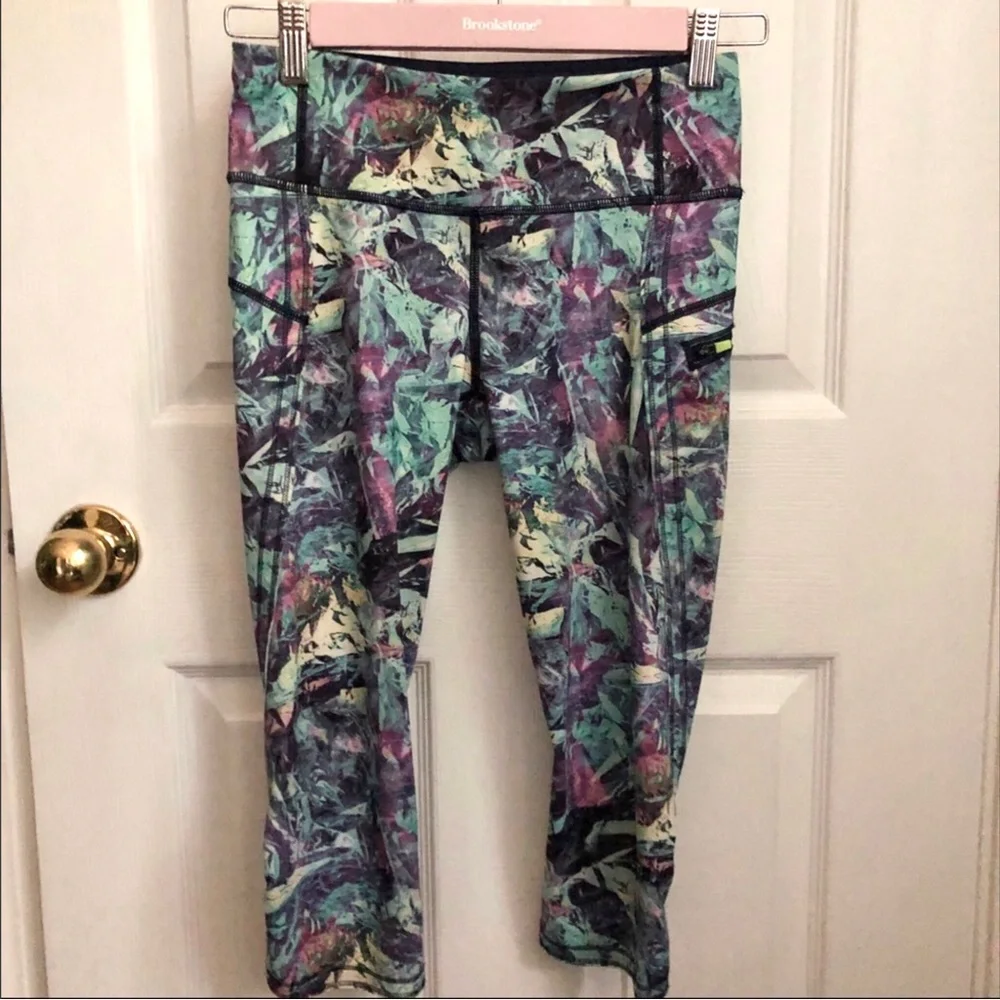 Lululemon Run Inspire Crop II Luxtreme size 4